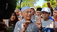 Wakil Ketua TPUA Rizal Fadillah usai bertemu dengan Presiden ke-7 RI Jokowi di kediaman pribadinya di Solo, Rabu (16/4).(Liputan6.com/Fajar Abrori)
