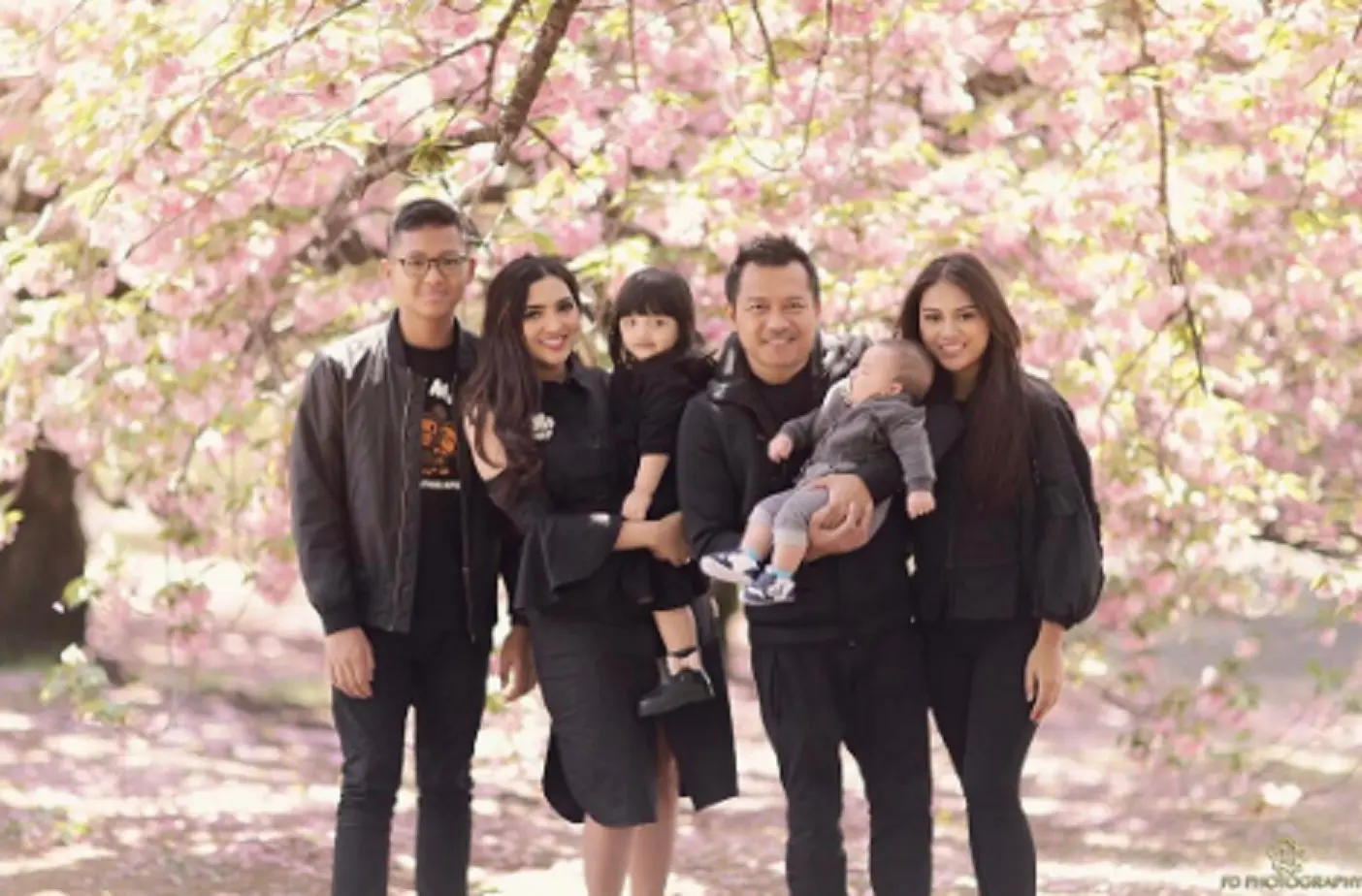 Anang Hermansyah, Ashanty, Aurel, Azriel, Arsy dan Arsya. (Instagram/aurelie.hermansyah)