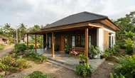 10 Model Rumah Kampung Modern dengan Teras Luas, Hunian Tropis yang Asri