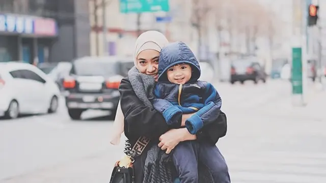6 Selebriti yang Melahirkan dengan Gentle Birth, Tangguh Banget