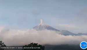 Gunung Semeru mengalami erupsi pada Senin pagi (20/5/2024), pukul 06.11 WIB. (Liputan6.com/ Dok PVMBG)