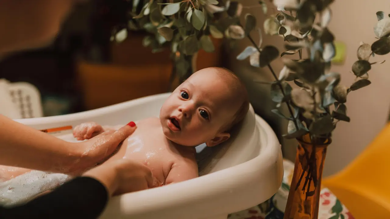 Cara Memandikan Bayi dengan Aman dan Benar