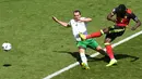 Proses terjadinya gol yang dicetak striker Belgia, Romelu Lukaku, ke gawang Irlandia pada laga Grup E Piala Eropa 2016. Gol-gol Belgia tercipta melalui dua dari Romelu Lukaku dan satu dari Axel Witsel. (AFP/Mehdi Fedouach)