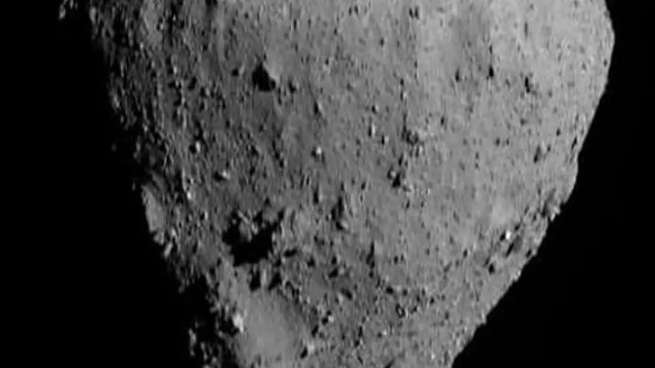 Visual permukaan asteroid Ryugu berhasil ditangkap oleh robot jelajah Hayagusa2 milik badan antariksa Jepang, JAXA (AFP/JAXA)