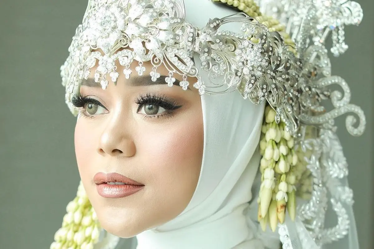 Viral Kreator Konten Tiru Makeup Sunda ala Lesti Kejora saat Akad Nikah, Hasilnya Mirip Banget