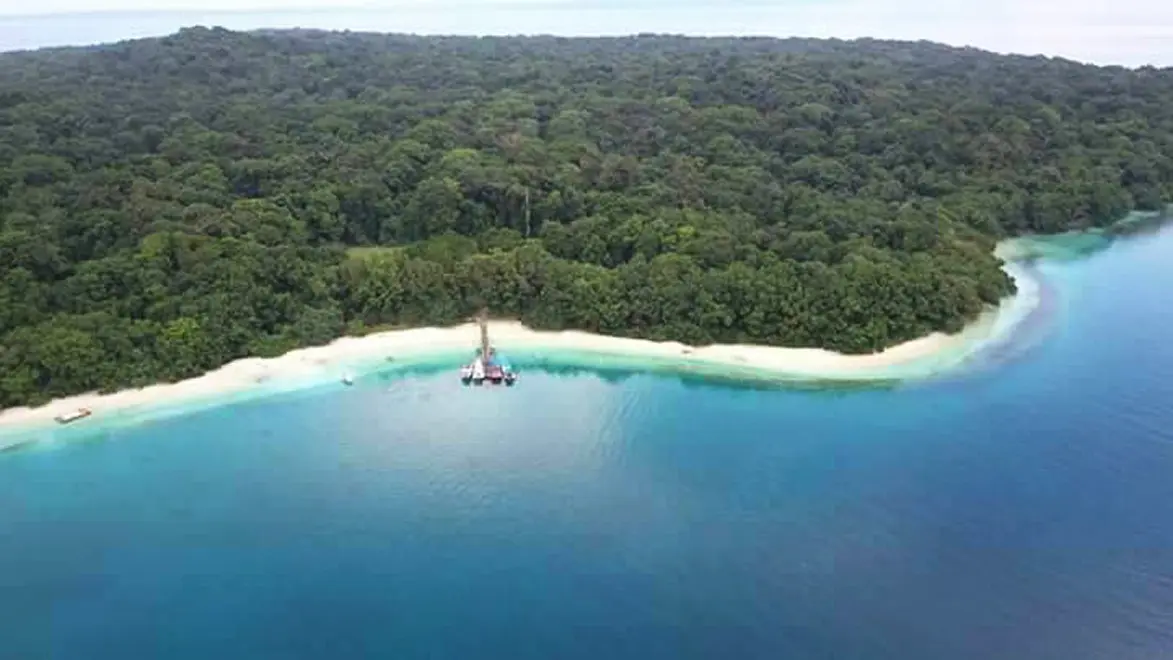 Pulau Peucang di kawasan Taman Nasional Ujung Kulon, Banten, dilihat dari ketinggian. (Liputan6.com/Yandhi Deslatama)