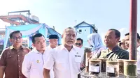 Menteri Perdagangan (Mendag) Zulkifli Hasan di Pelabuhan Talang Duku, Jambi, Sabtu (23/9/2023).(Elza/Liputan6.com)