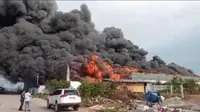 Pabrik korek api gas di Paku Haji, Kabupaten Tangerang, kebakaran, Selasa (2/11/2021). (Liputan6.com/Pramita Tristiawati)