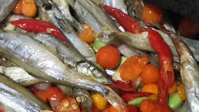 Ikan Shishamo dengan Cabai, Tomat dan Petai