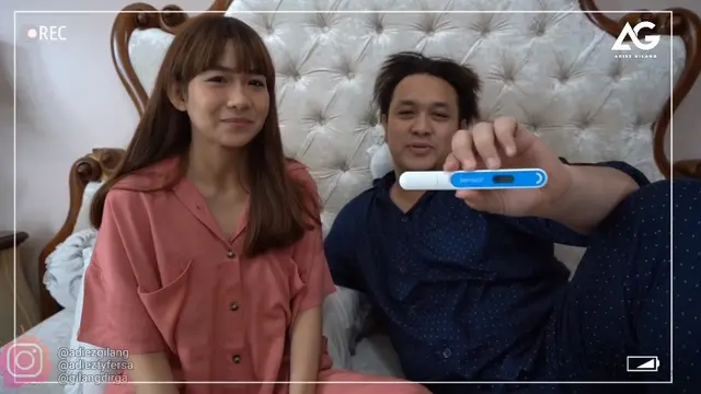 6 Momen Gilang Dirga Diberi Kejutan Oleh Istri yang Kini Positif Hamil