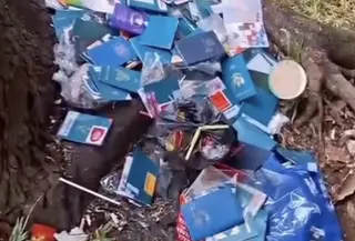 tangkapan layar video viral paspor berserakan di BSD. (istimewa)