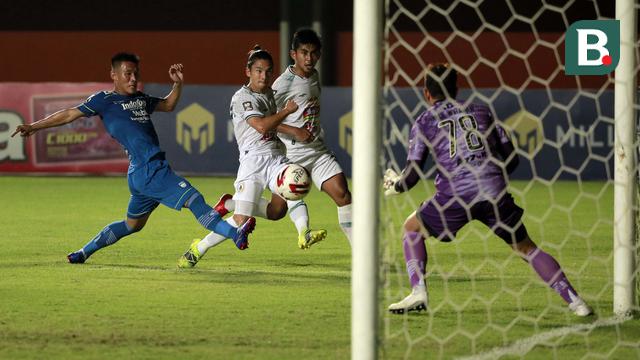 FOTO: Laga Spesial Kim Kurniawan saat Lawan Mantan Klubnya di Piala Menpora 2021
