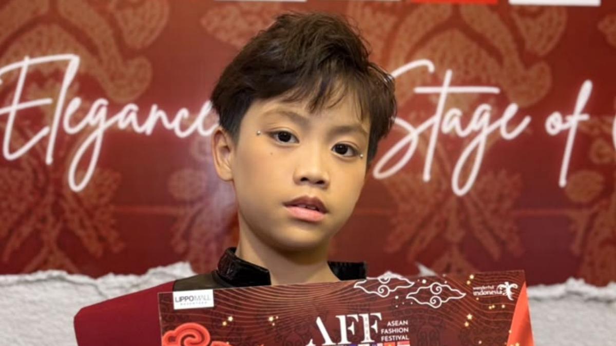 Model Clilik Dave Raymond Tampil di AFF 2026, Bawakan Empat Busana