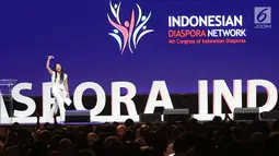 Anggun C. Sasmi menyapa hadirin dalam 4th Congress of Indonesian Diaspora di Kota Kasablanka, Jakarta, Sabtu (1/7). Anggun berbagi pengalaman kisah hidup dalam meraih kesuksesan di dunia musik hingga go international. (Liputan6.com/Angga Yuniar)