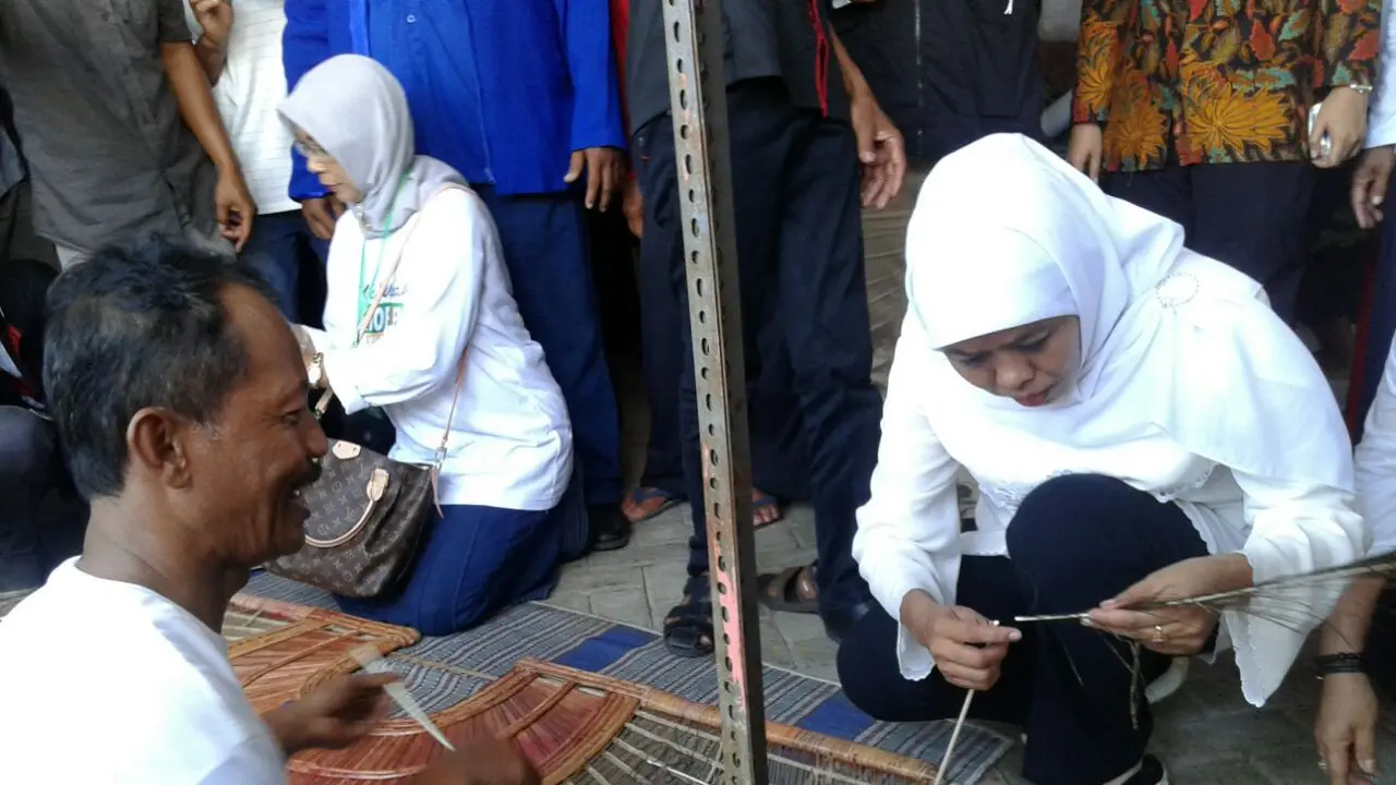 Khofifah Indar Parawansa menyambangi perajin Reog Ponorogo