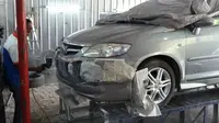 Cara Perbaiki Bumper Mobil yang Robek 