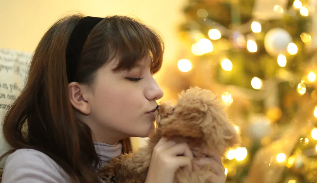 "Kalo tertarik (akting) karena aku dari dulu suka baca buku dan aku bacain dalam suara dan karakter yang berbeda. ungkap Cassandra Lee di kediamannya di kawasan Alam Sutera, Serpong, Tangerang Selatan, Jumat (9/12/2016). (Adrian Putra/Bintang.com)