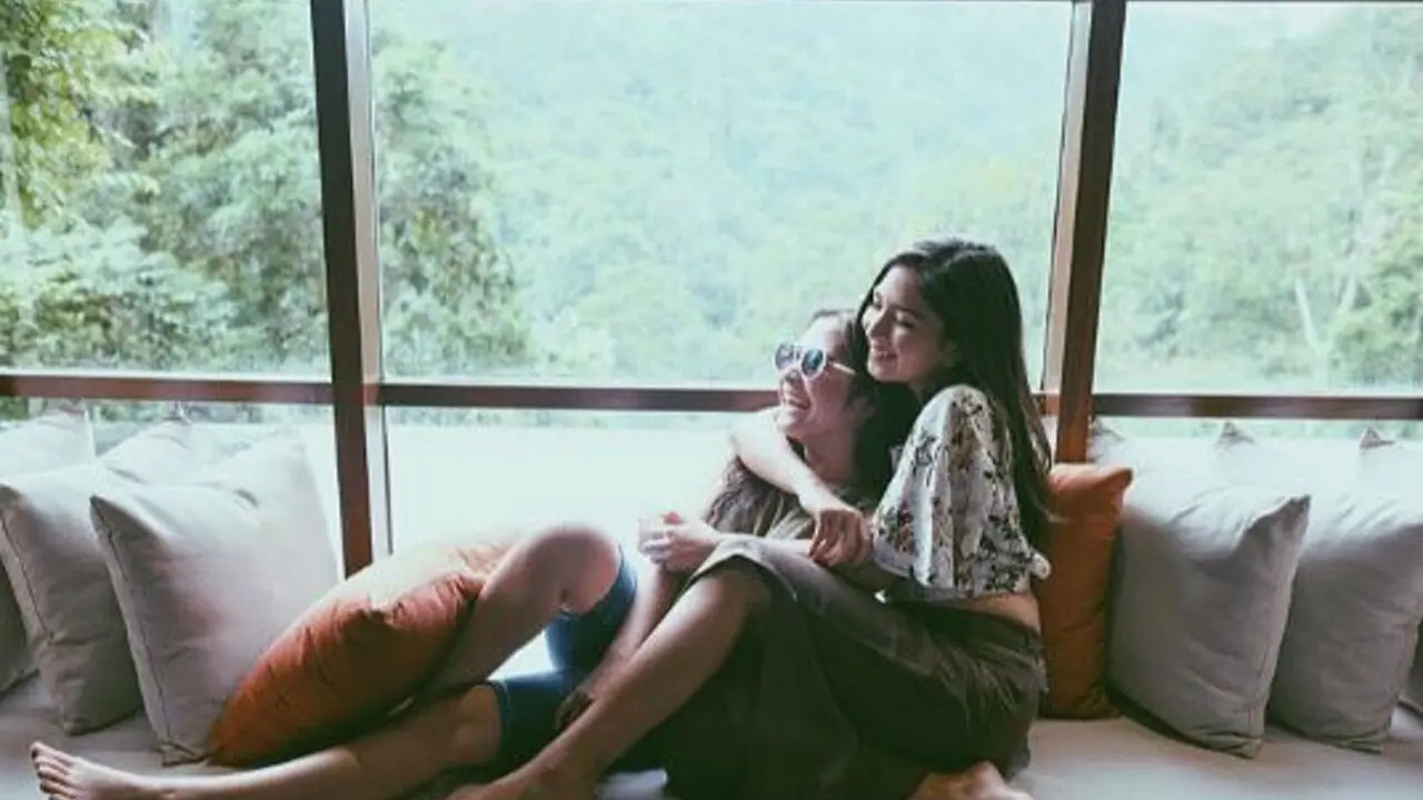 [Bintang] Prilly Latuconsina dan Jessica Mila