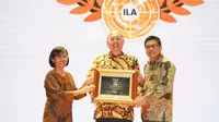 Chris Legaspi - Vice President of Commercial, Archipelago International menerima penghargaan dari Indonesia Industry Leadership (ILA) Award 2023.