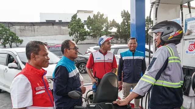 Kepala BPH Migas Wahyudi Anas memantau distribusi BBM di SPBU di Kota Medan. (Foto: BPH Migas)