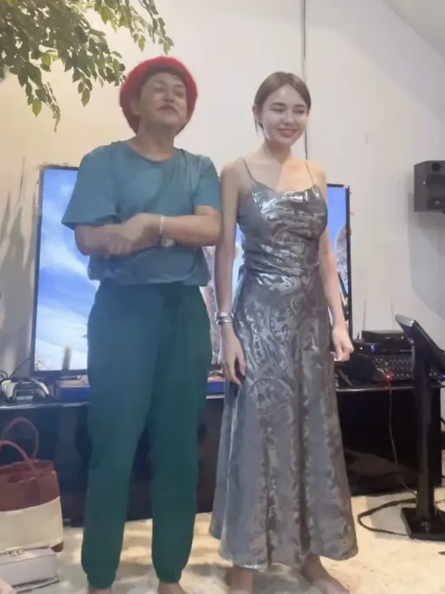 Amanda Manopo Merayakan Natal Bersama Keluarga. [@florensiasanger]