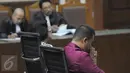 Samsul Hidayatullah mendengarkan pembacaan vonis di Pengadilan Tipikor Jakarta, Senin (21/11). Samsul dinyatakan bersalah menyuap Rohadi Rp 250 untuk pengurusan perkara pencabulan anak di bawah umur terdakwa Saipul Jamil. (Liputan6.co/Helmi Afandi)