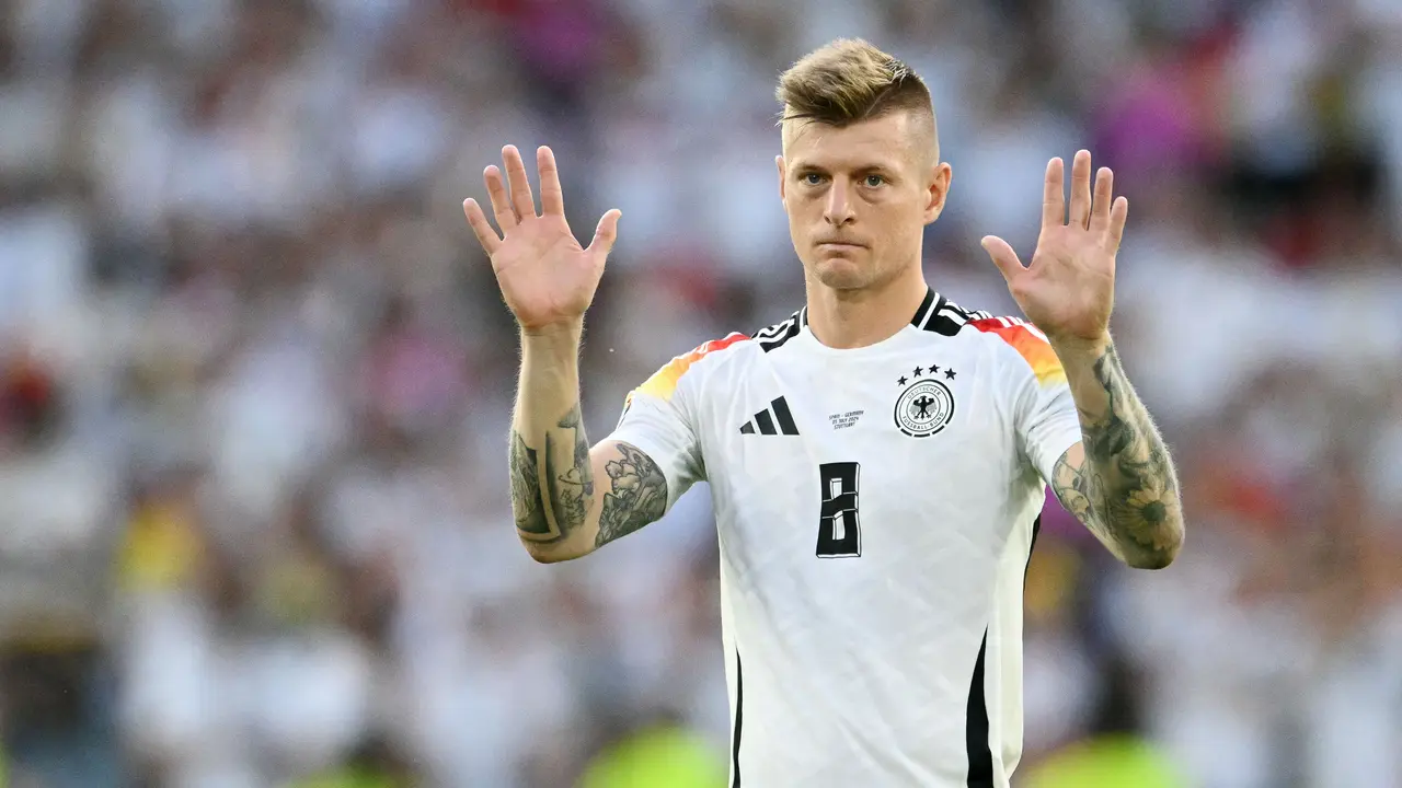 Foto: Tatapan Kosong Toni Kroos Setelah Jerman Didepak Spanyol dari Euro 2024, Akhir Karier yang Tragis