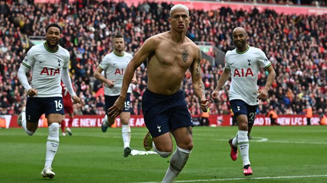 Foto: Tottenham Kocak, Richarlison Udah Selebrasi Buka Baju Eh Lucas Moura Malah Blunder