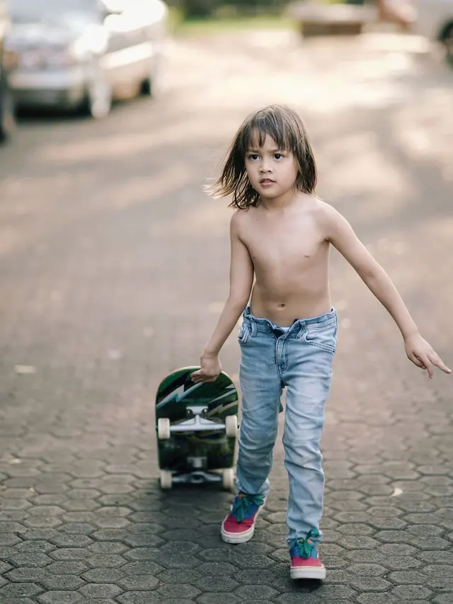 Masih Berusia 4 Tahun, Ini 6 Potret Bjorka Anak Ringgo Agus Rahman Main Skateboard