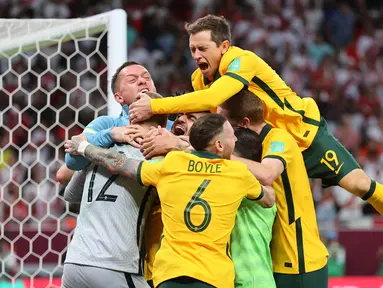Timnas Australia berhasil meraih tiket ke putaran final Piala Dunia 2022, setelah meraih kemenangan dramatis atas Peru. Dengan lolosnya Australia, kini sudah ada 31 tim yang lolos ke Qatar. (AFP/Karim Jaafar)