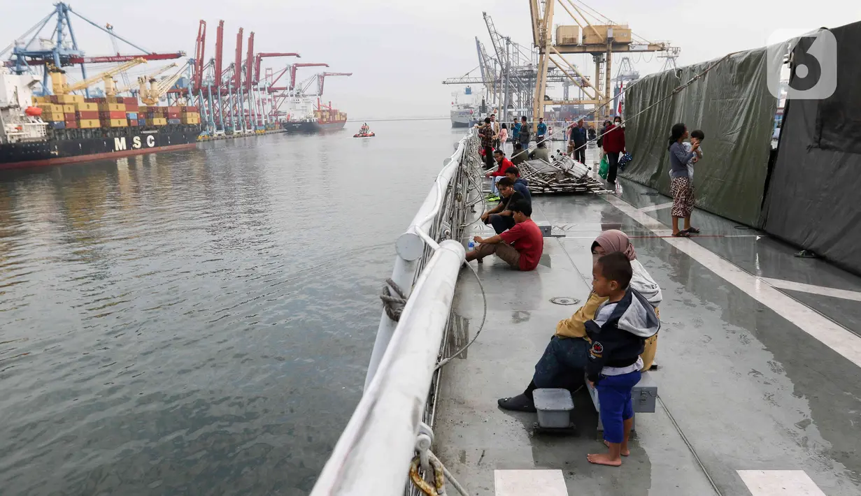 Diketahui Program mudik gratis kapal perang 2023 diadakan oleh TNI Angkatan Laut (AL). (Liputan6.com/Herman Zakharia)