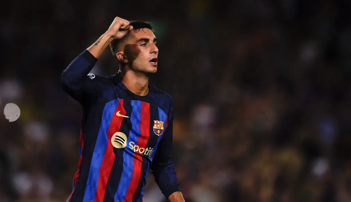 Penyerang Barcelona, Ferran Torres berselebrasi setelah mencetak gol ke gawang Viktoria Plzen pada pertandingan Grup C Liga Champions di stadion Camp Nou di Barcelona, Spanyol, Kamis (8/9/2022). Dengan kemenangan ini, Barcelona berhasil memimpin klasemen dengan 3 poin. (AFP Photo/Josep Lago)