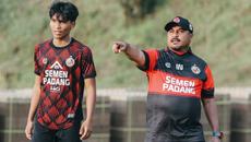 Pelatih Semen Padang, Imran Nahumarury (kanan). (dok. Semen Padang)