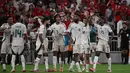 Hingga akhir pertandingan, skor 2-3 untuk keunggulan Arab Saudi tidak berubah. Dengan hasil ini, Timnas Indonesia menjadi juru kunci klasemen sementara Grup B dengan 0 poin, sedangkan Arab Saudi di posisi teratas dengan tiga poin. Laga selanjutnya, Timnas Indonesia menghadapi Irak pada Minggu (12/10/2025). Tampak dalam foto, Pemain Arab Saudi, Feras Albrikan (kedua dari kanan) merayakan gol ketiga timnya pada pertandingan pertama Grup B Putaran 4 Kualifikasi Piala Dunia 2026 zona Asia melawan Indonesia di Stadion Alinma Bank, King Abdullah Sports City, Jeddah, Arab Saudi, Rabu 8 Oktober 2025 waktu setempat atau Kamis (9/10/2025) dini hari WIB. (AP Photo)