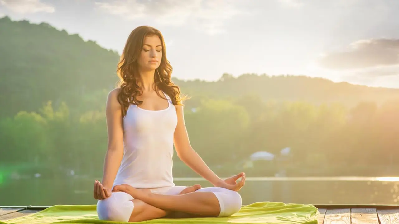 Awet Muda dengan Yoga (Gergely Zsolnai/shutterstock)