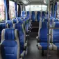 Bagian dalam bus TransJabodetabek Premium di Mega City, Bekasi Barat, Senin  (12/3). Bus premium tersebut menggunakan tempat duduk dari busa yang lebar dengan konfigurasi menghadap depan untuk kenyamanan. (Liputan6.com/Arya Manggala)