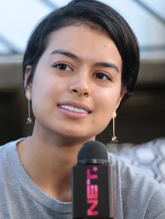 Hidup di zaman modern ini Eva merasa beruntung lantaran dikelilingi para perempuan yang menurutnya sangat aktif, dan akhirnya ia terinspirasi dengan perubahan yang lebih baik lagi. (Adrian Putra/Bintang.com)