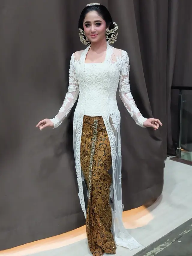 [Bintang] Dewi Perssik