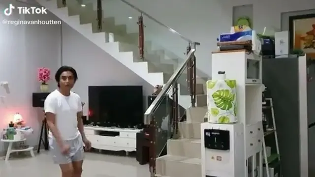 Rumah Charly Van Houten