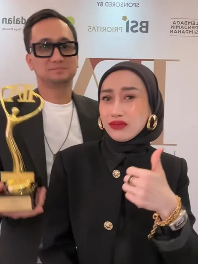 Reza Gladys dan suami (Instagram/rezagladys)