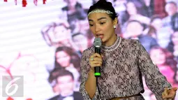 Zaskia Gotik sangat antusias menjalani puasa tahun ini. Padahal, pelantun Satu Jam Saja itu jarang makan nasi. Foto diambil pada Senin (29/6/2015). (Liputan6.com/Faisal R Syam)