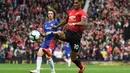 Aksi penyerang Man United, Marcus Rasford pada laga lanjutan Premier League yang berlangsung di Stadion Stamford Bridge, London, Minggu (29/4). Chelsea imbangi Man United 1-1. (AFP/Paul Ellis)