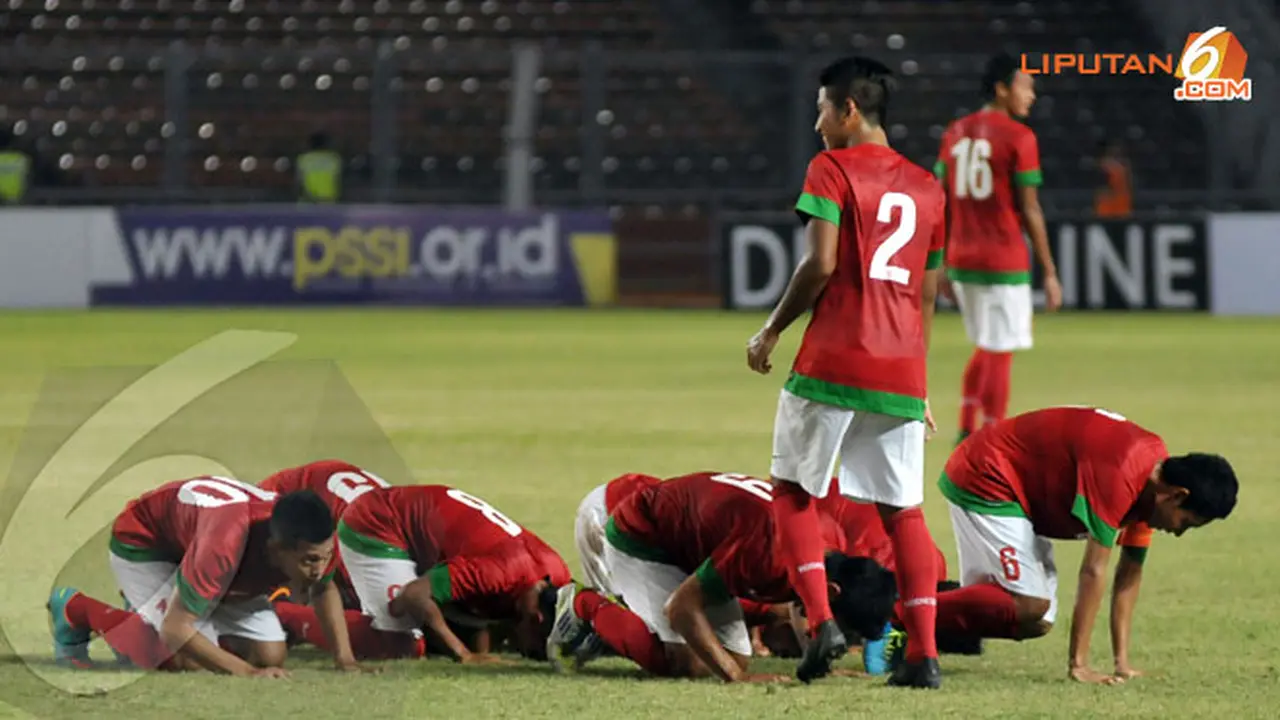 sujud-timnas-131012b.jpg