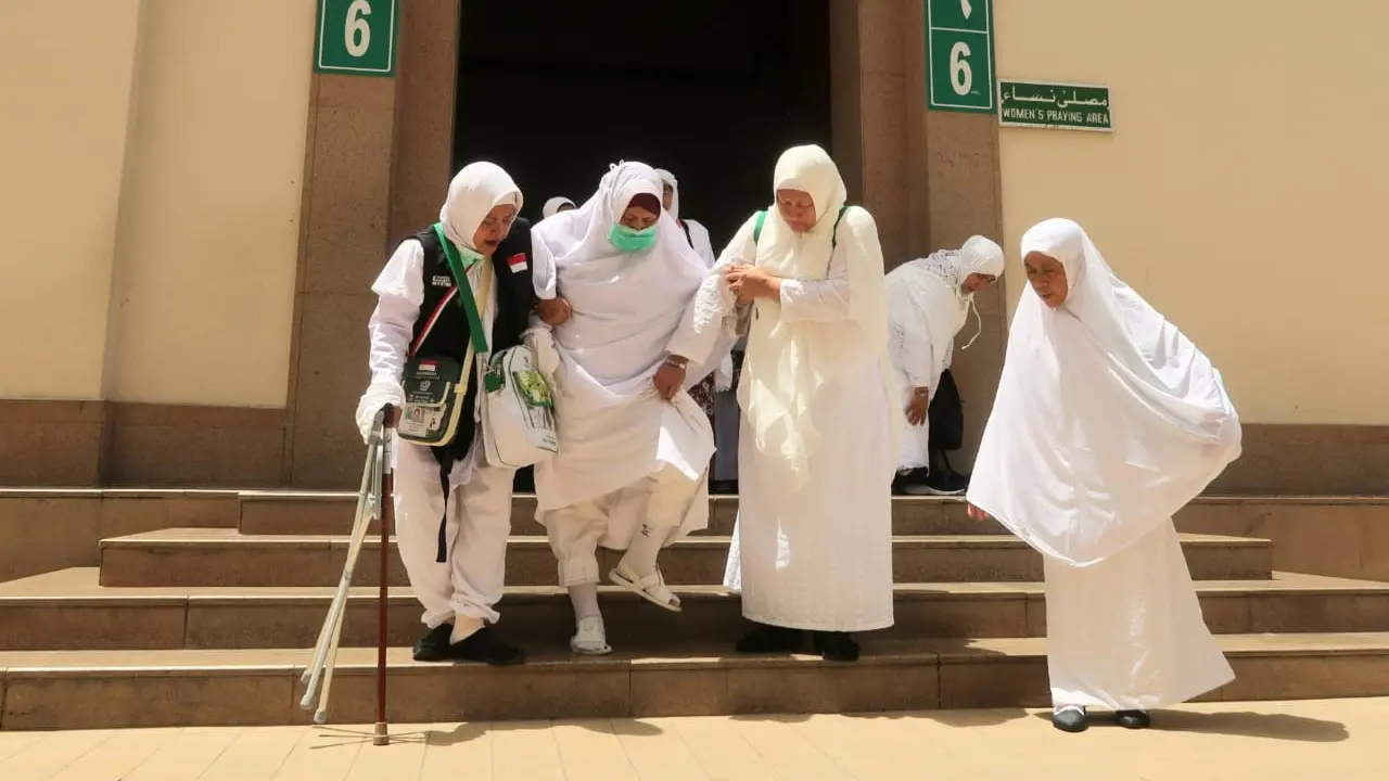 Jemaah haji Indonesia usai melaksanakan Miqat di Bir Ali. Foto: Darmawan/MCH