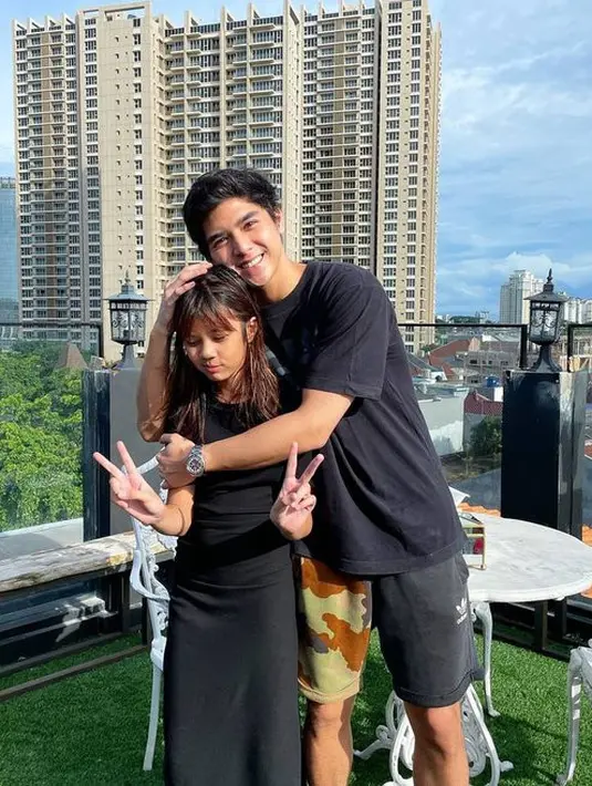 <p>Selain Ahmad Dhani dan Mulan Jammela, Al Ghazali juga terlihat hadir. [Foto: instagram.com/feea2602]</p>