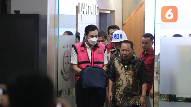 Harvey Moeis Suami Sandra Dewi jadi tersangka korupsi timah langsung digiring ke tahanan. (Liputan6.com/Nanda Perdana Putra)