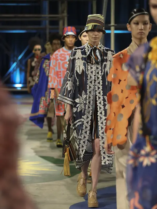 Koleksi musim semi/musim panas ini terinspirasi dari semangat di era 60 dan 70an. Di era tersebut, Biyan melihat kebebasan dalam berekspresi dan perayaan kemerdekaan yang tanpa batas. Foto: Document/Studio 133 Biyan.