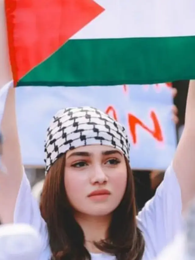 Syifa Hadju Kenakan Sorban Saat Ikut Aksi Damai Bela Palestina