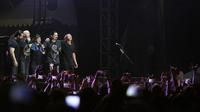 Meskipun singkat, Rudess memainkan melodi Gundul-Gundul Pacul di tengah kemeriahan panggung JogjaRockarta di Stadion Kridosono, Yogyakarta Sabtu kemarin. Mendengar itu, penonton pun semakin bersorak ramai. (Bambang E.Ros/Bintang.com)