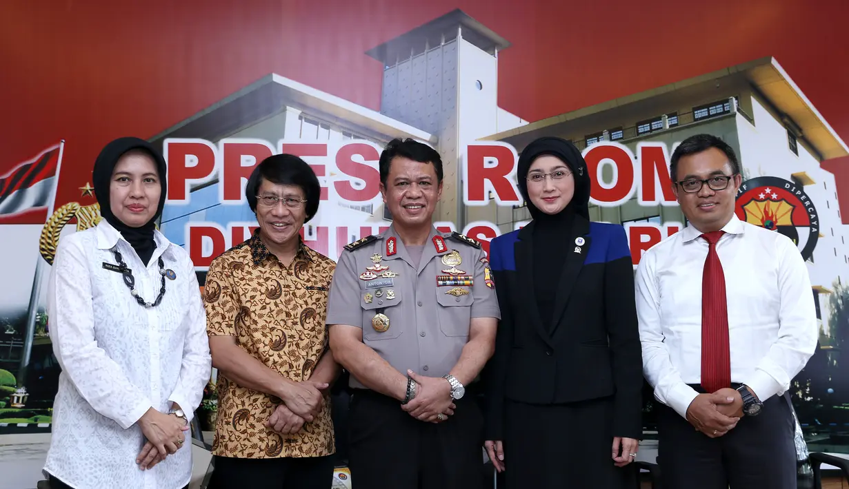 Diskusi Penelantaran Anak dihadiri oleh Desy Ratnasari, Kak Seto, Bapak Heru Pranoto dan Bapak Riza Sarasvita. (Galih W Satria/Bintang.com)